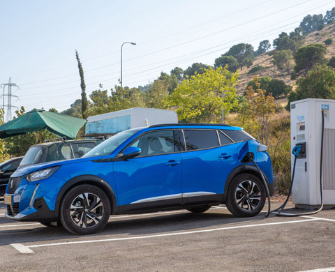 רכב חשמלי נטען